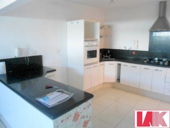 Casa à venda e aluguel com 3 quartos, 214m² - Foto 2