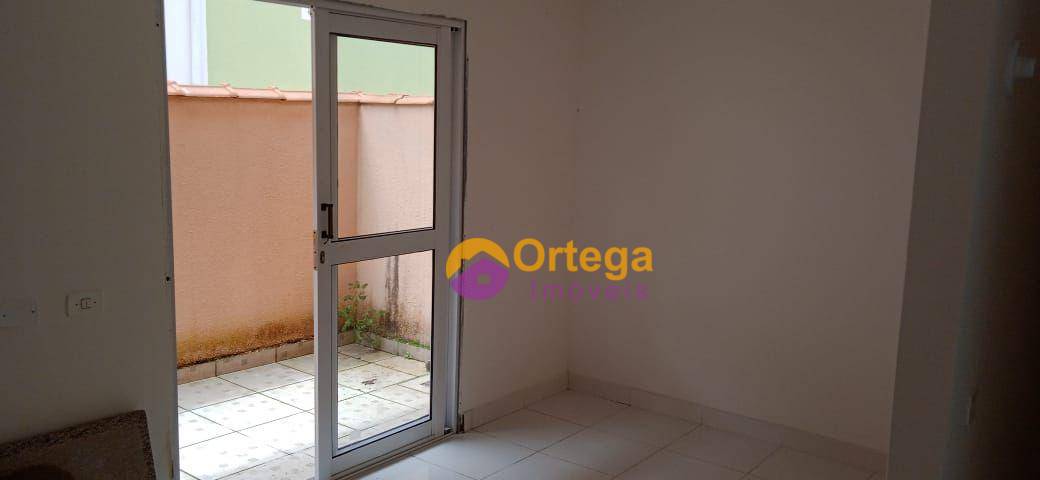 Sobrado para alugar com 3 quartos, 70m² - Foto 1