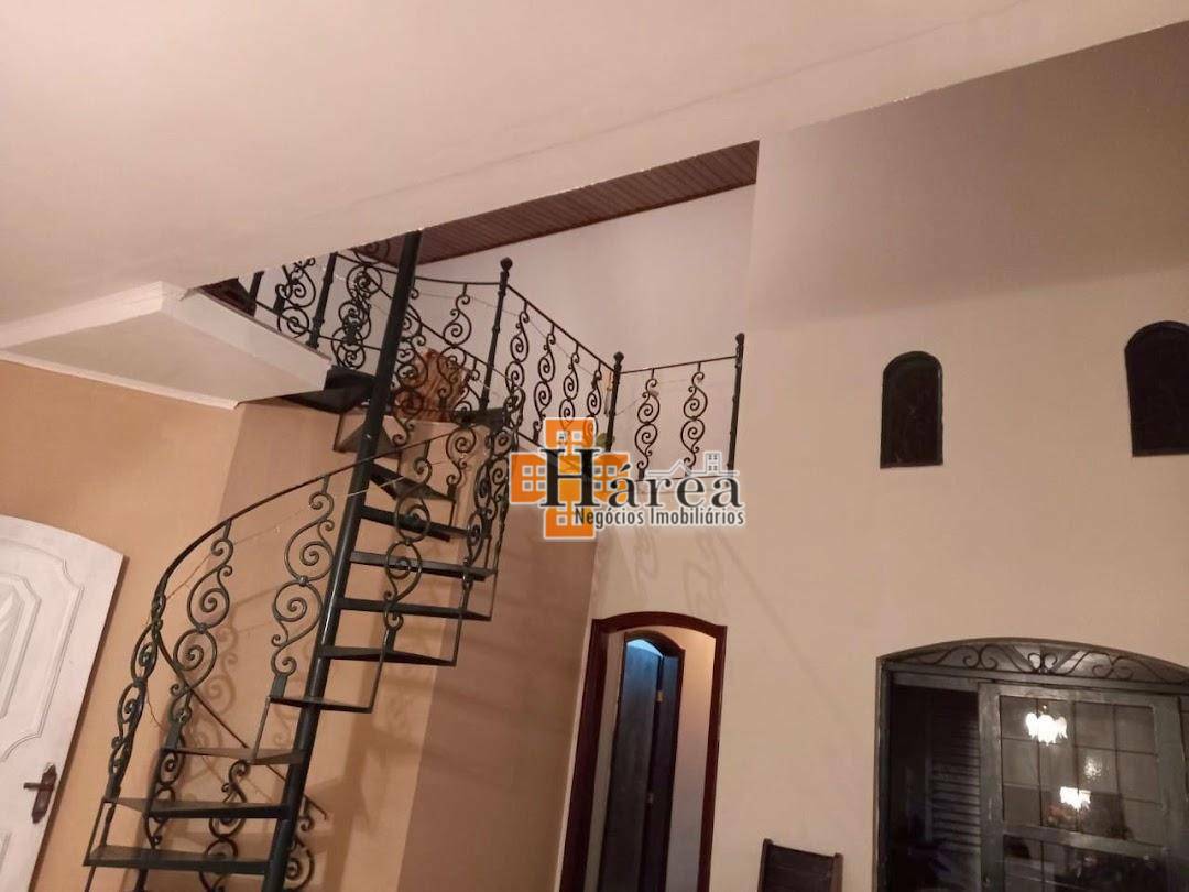 Casa à venda com 3 quartos, 243m² - Foto 4