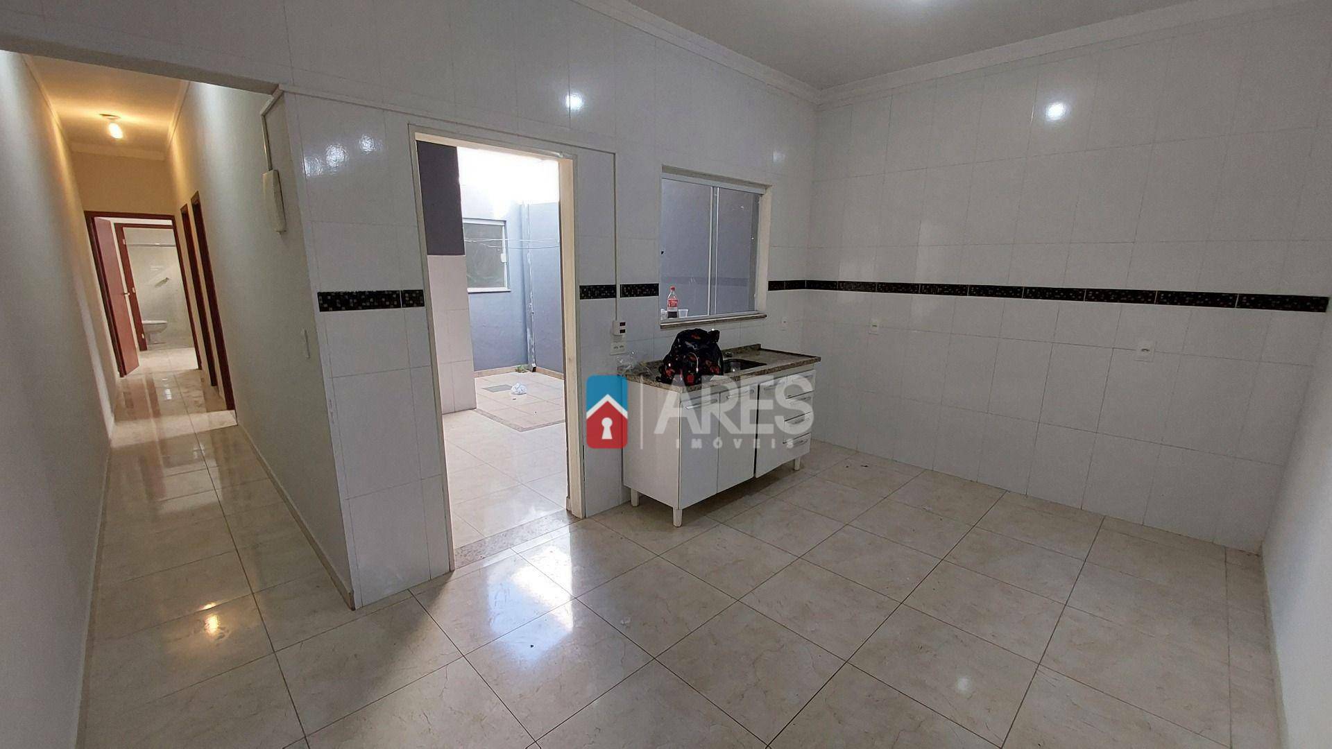 Casa para alugar com 2 quartos, 100m² - Foto 3