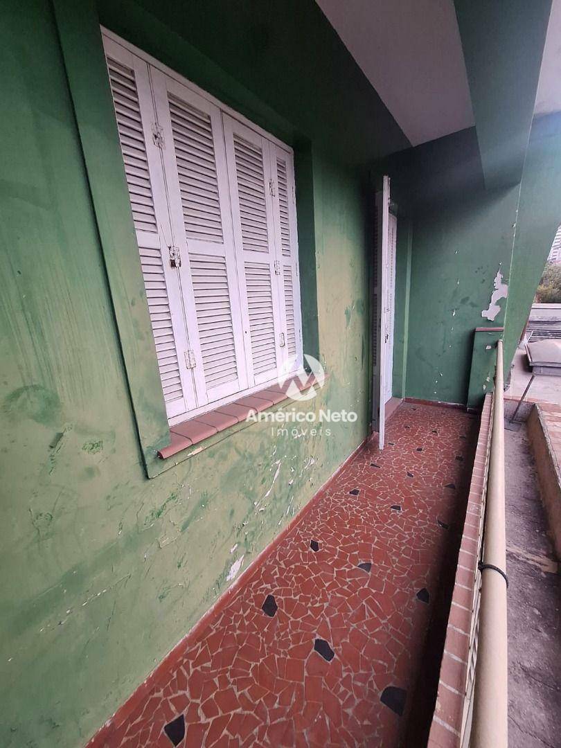 Casa à venda e aluguel com 3 quartos, 300m² - Foto 4