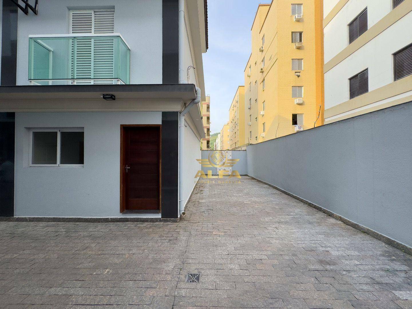 Casa à venda com 3 quartos, 110m² - Foto 1