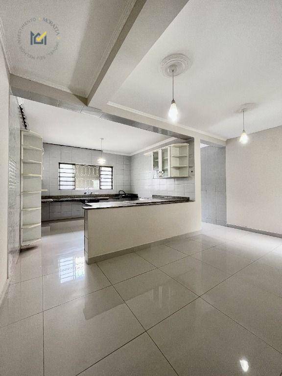 Casa à venda com 3 quartos, 220m² - Foto 5