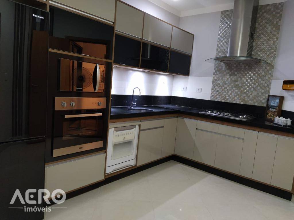 Casa de Condomínio à venda com 3 quartos, 200m² - Foto 2