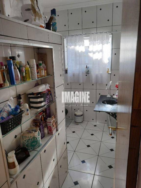 Casa à venda com 3 quartos, 200m² - Foto 27