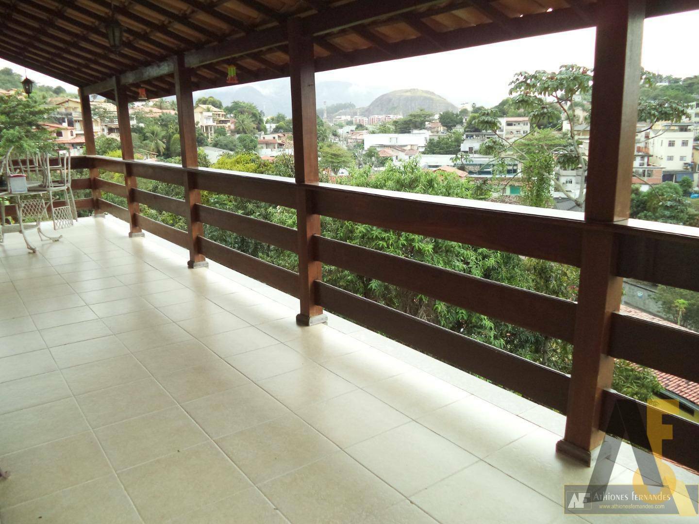 Casa à venda com 4 quartos, 324m² - Foto 2