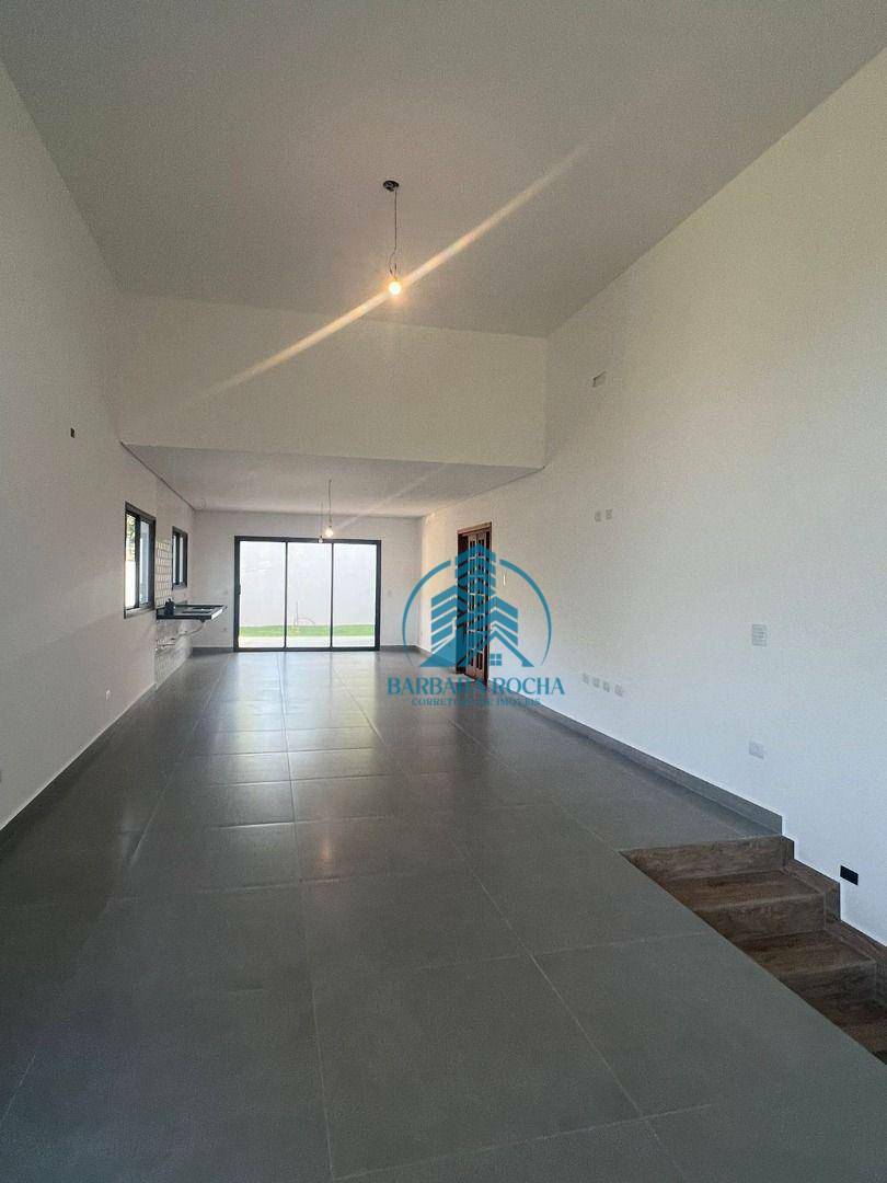 Casa à venda com 3 quartos, 168m² - Foto 4