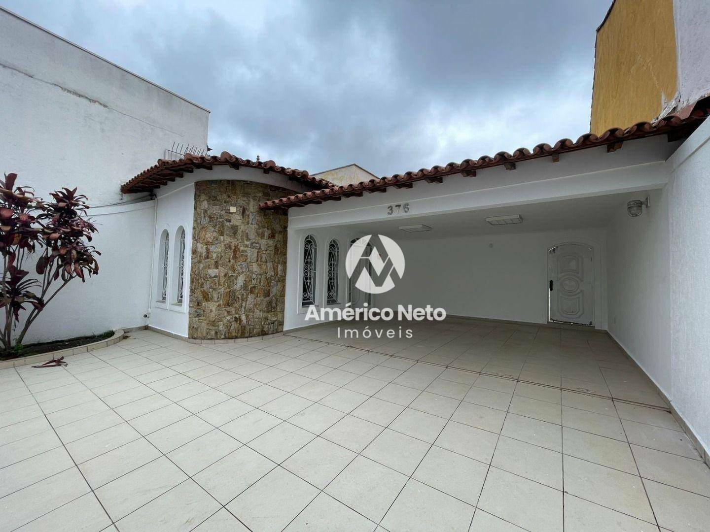 Casa à venda com 3 quartos, 272m² - Foto 1