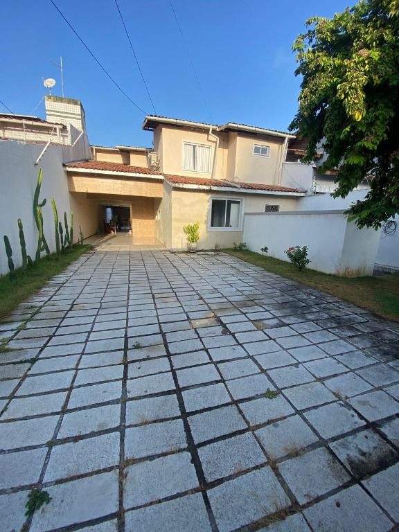 Casa para alugar com 4 quartos, 396m² - Foto 2