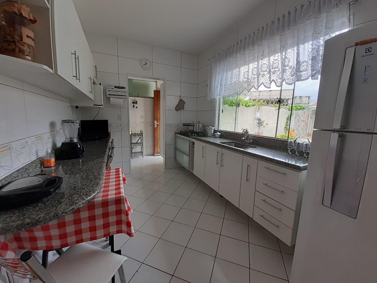 Casa à venda com 3 quartos, 200m² - Foto 6