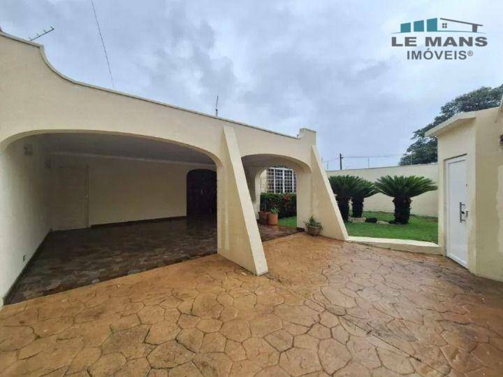 Casa à venda e aluguel com 3 quartos, 175m² - Foto 1