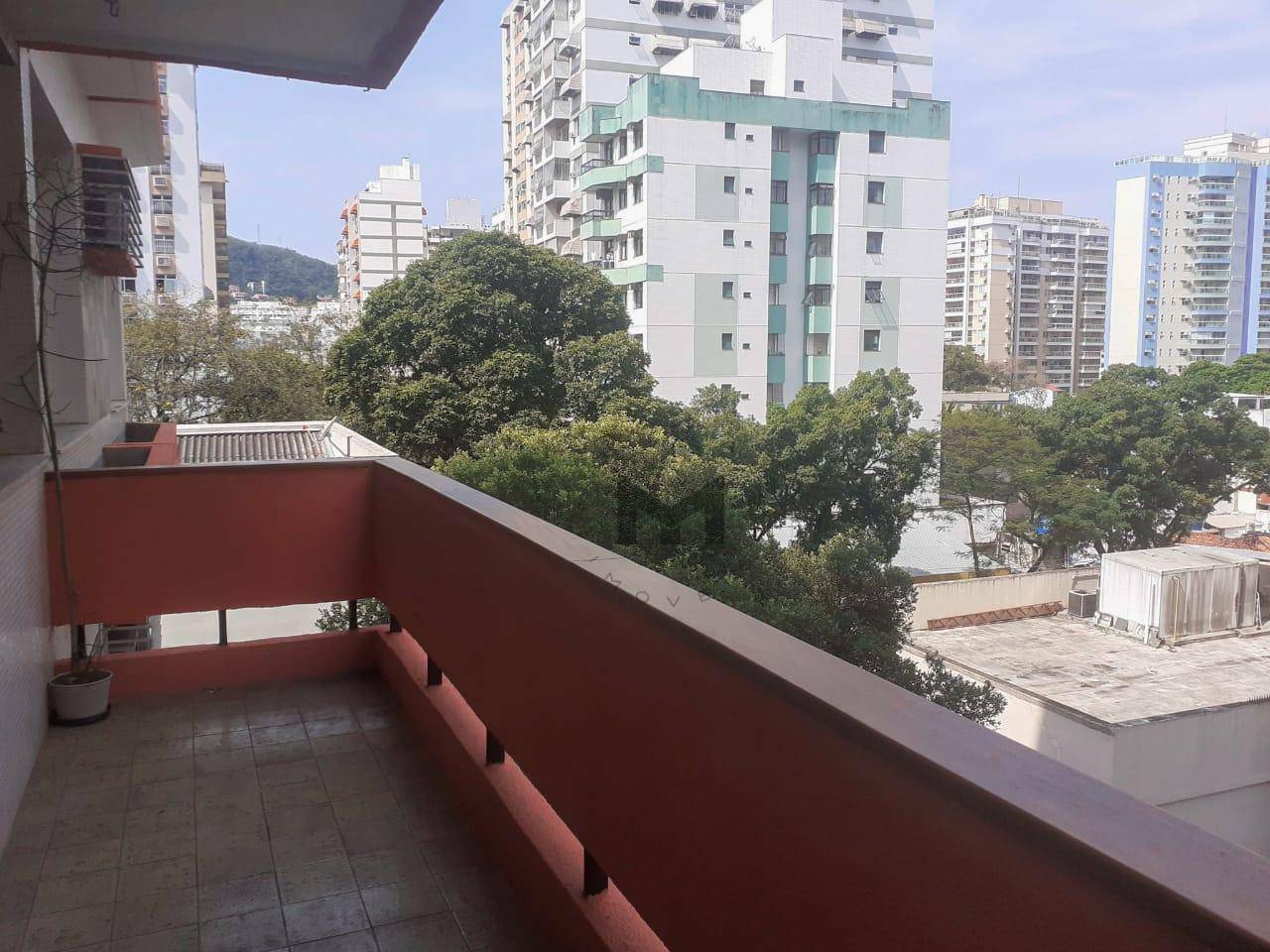 Apartamento à venda com 3 quartos, 120m² - Foto 1