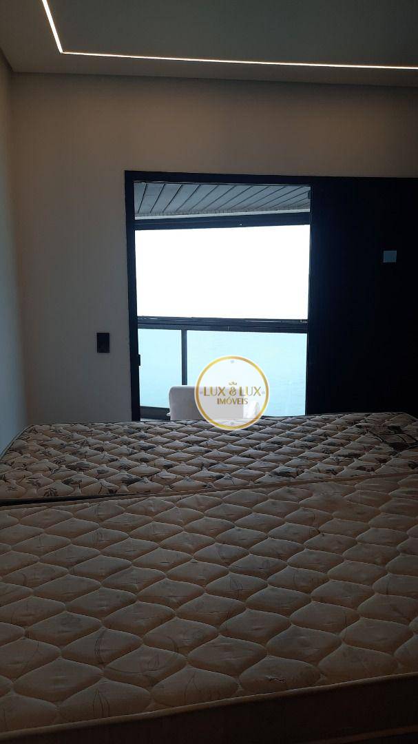 Apartamento para alugar com 4 quartos, 380m² - Foto 4