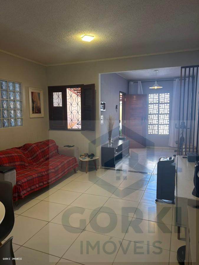 Casa à venda com 2 quartos, 141m² - Foto 1