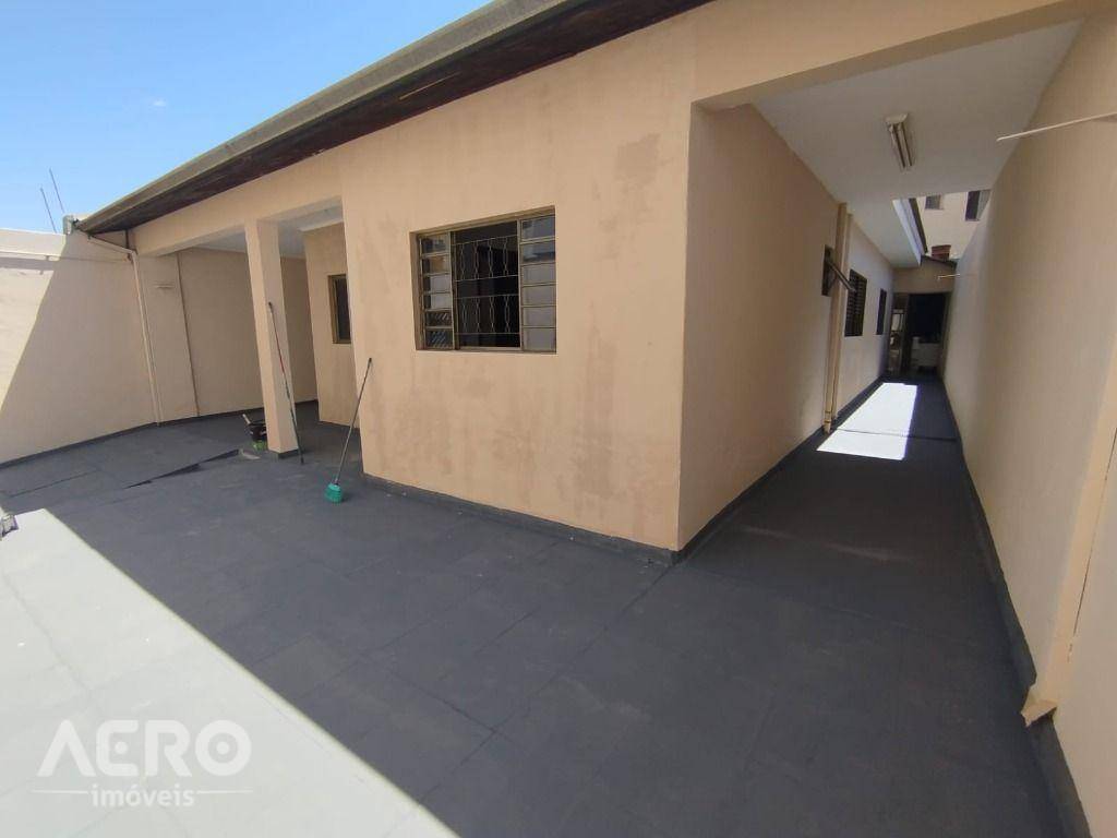 Casa para alugar com 2 quartos, 150m² - Foto 2