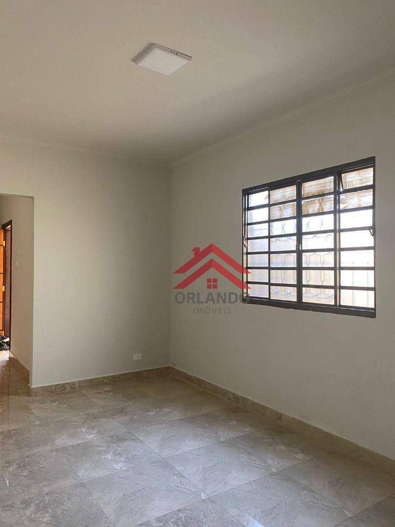 Casa à venda com 3 quartos, 236m² - Foto 1