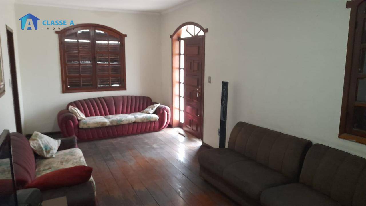 Casa à venda com 3 quartos, 229m² - Foto 1