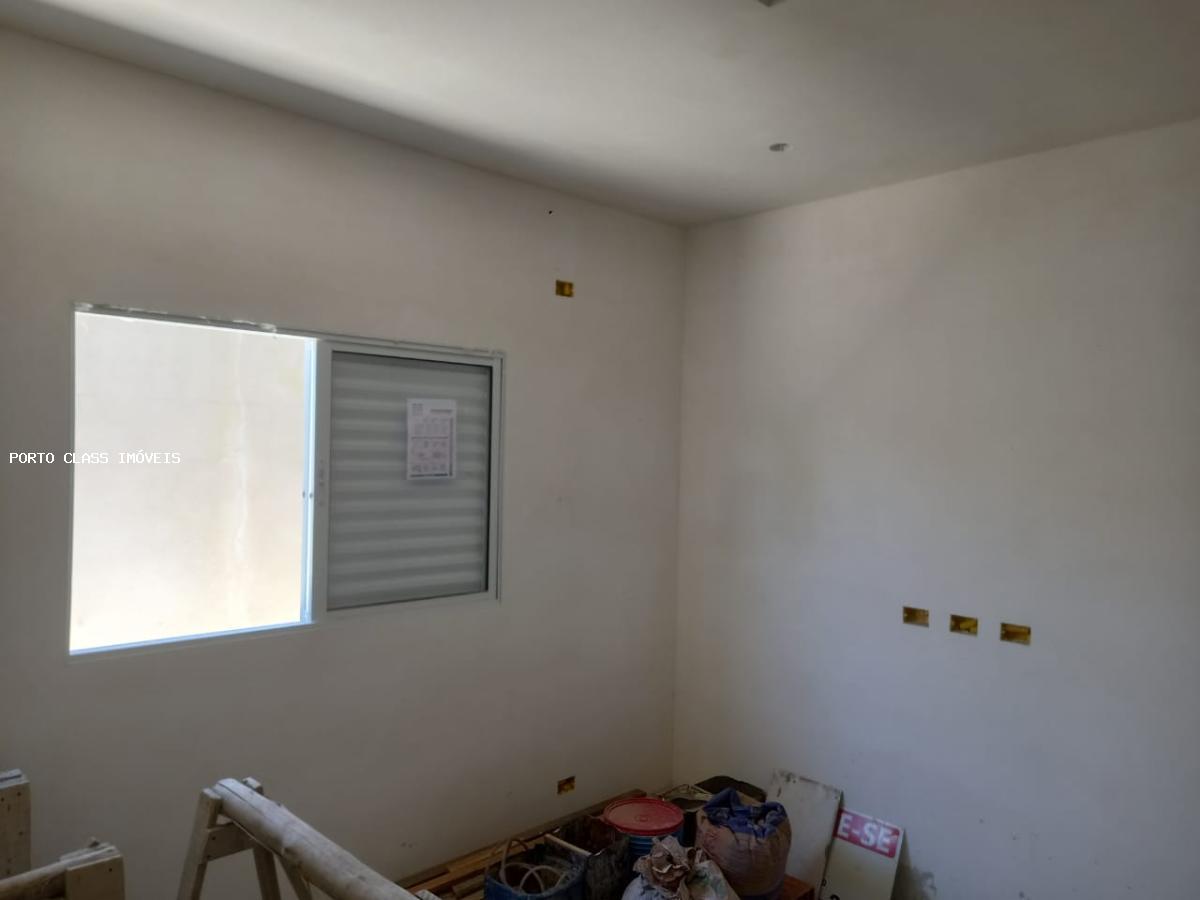 Casa à venda com 6 quartos, 180m² - Foto 2