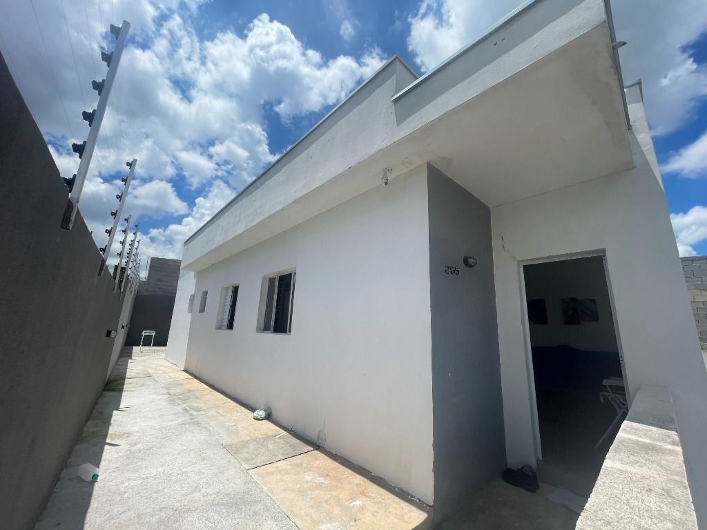 Casa à venda e aluguel com 2 quartos, 70m² - Foto 1