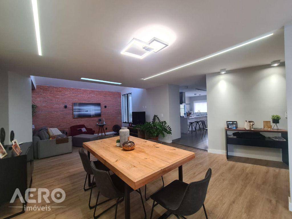 Casa à venda com 3 quartos, 252m² - Foto 30