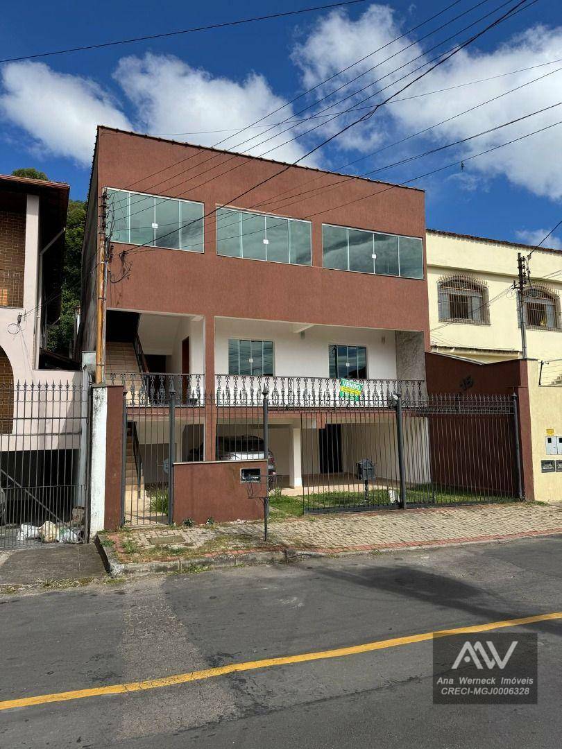 Casa à venda com 4 quartos, 330m² - Foto 1