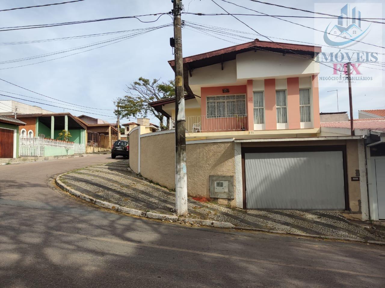 Casa para alugar com 4 quartos, 258m² - Foto 1