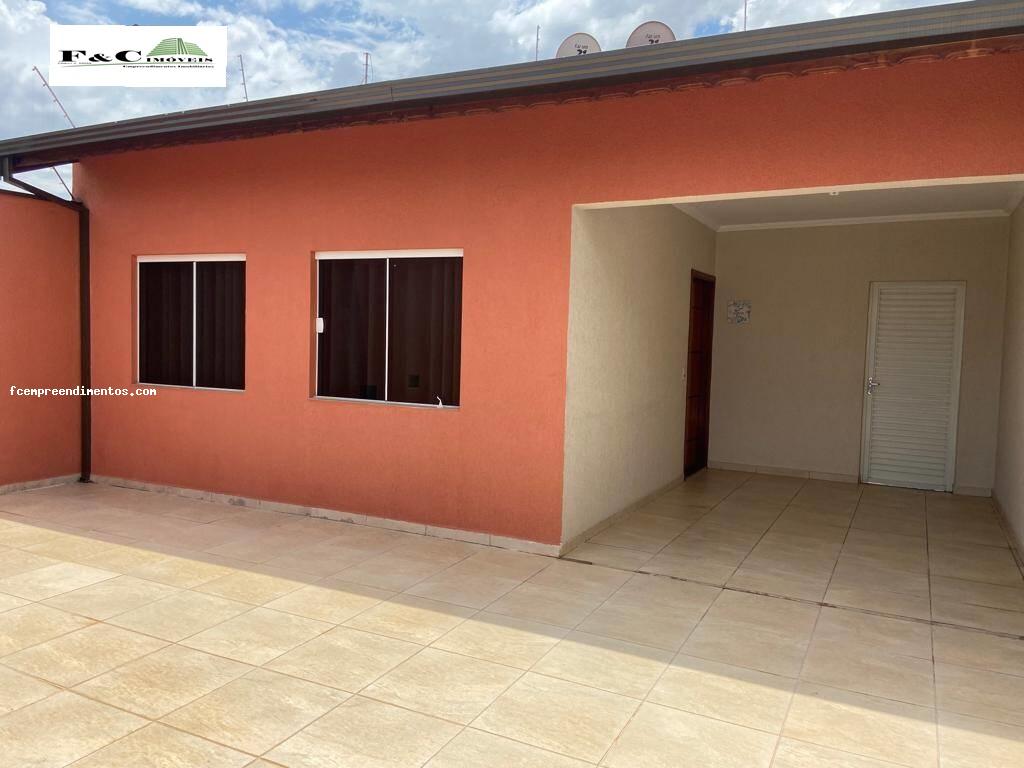 Casa à venda com 3 quartos, 200m² - Foto 2