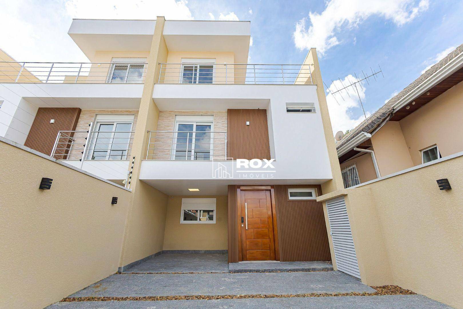 Sobrado à venda com 3 quartos, 179m² - Foto 1