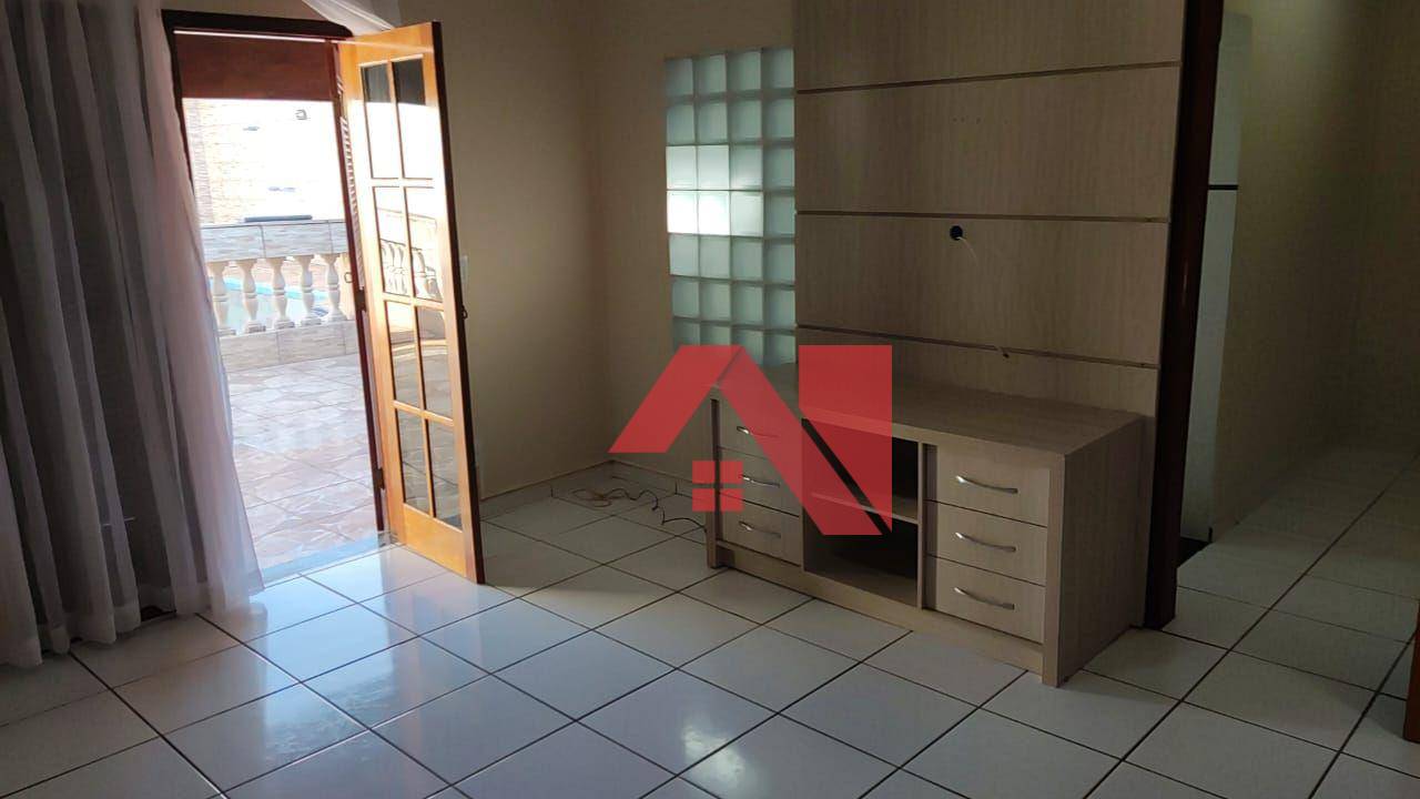 Casa à venda e aluguel com 3 quartos, 323m² - Foto 5