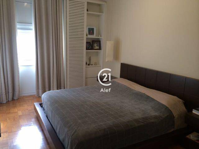 Apartamento para alugar com 3 quartos, 130m² - Foto 13