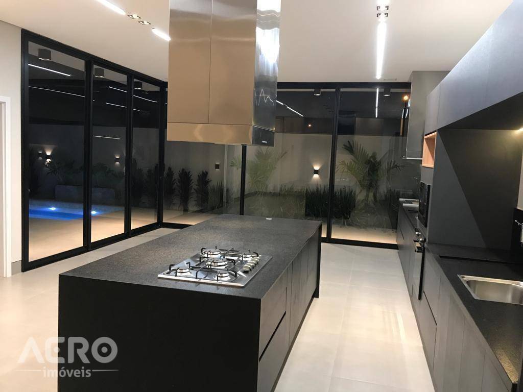 Casa de Condomínio à venda com 3 quartos, 260m² - Foto 1