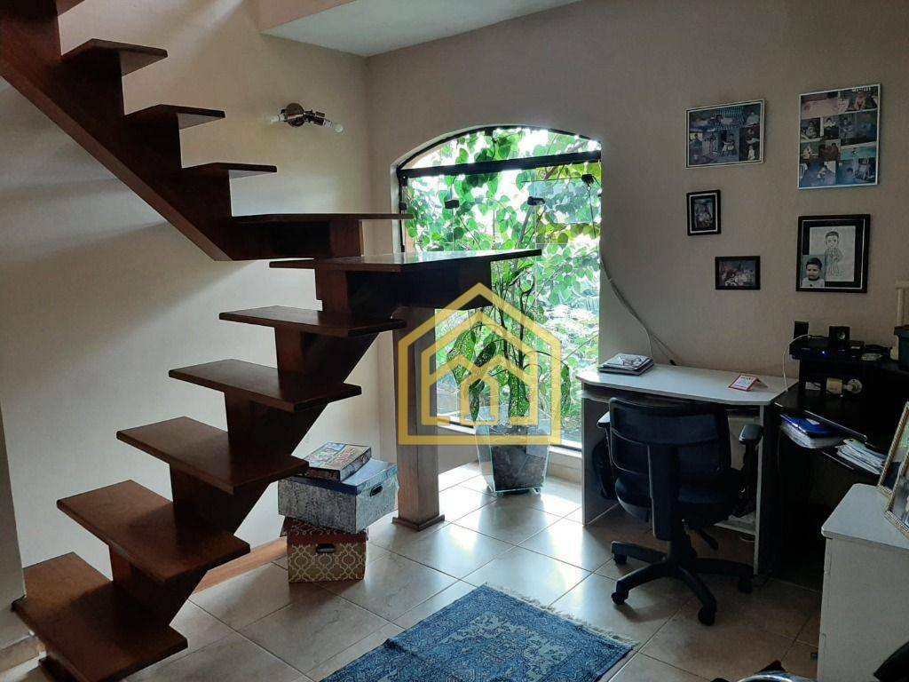 Sobrado à venda com 3 quartos, 253m² - Foto 8