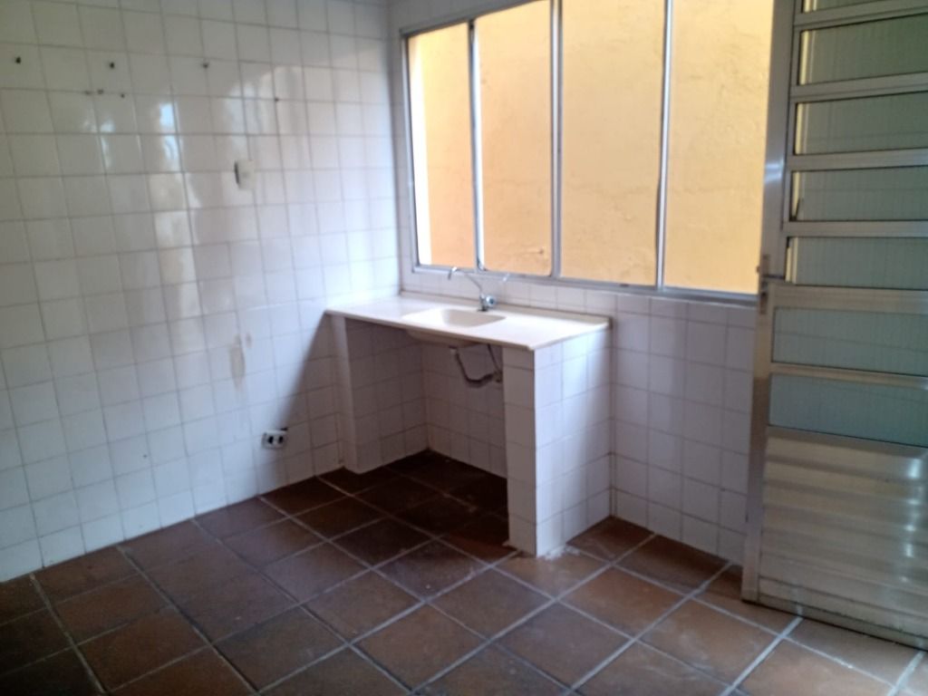 Casa para alugar com 3 quartos, 230m² - Foto 20