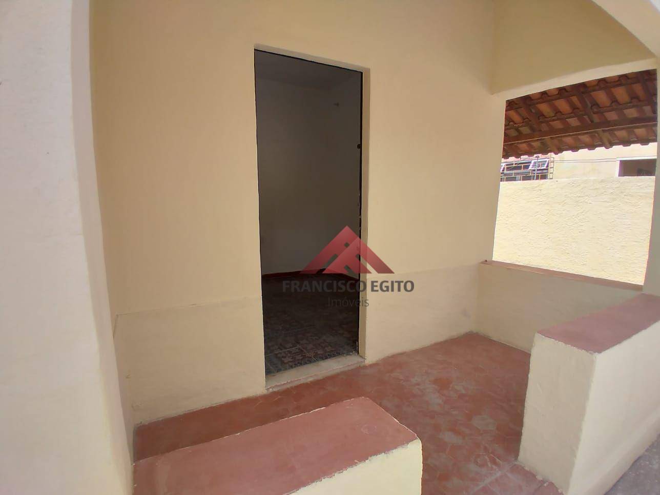 Casa à venda com 2 quartos, 100m² - Foto 3