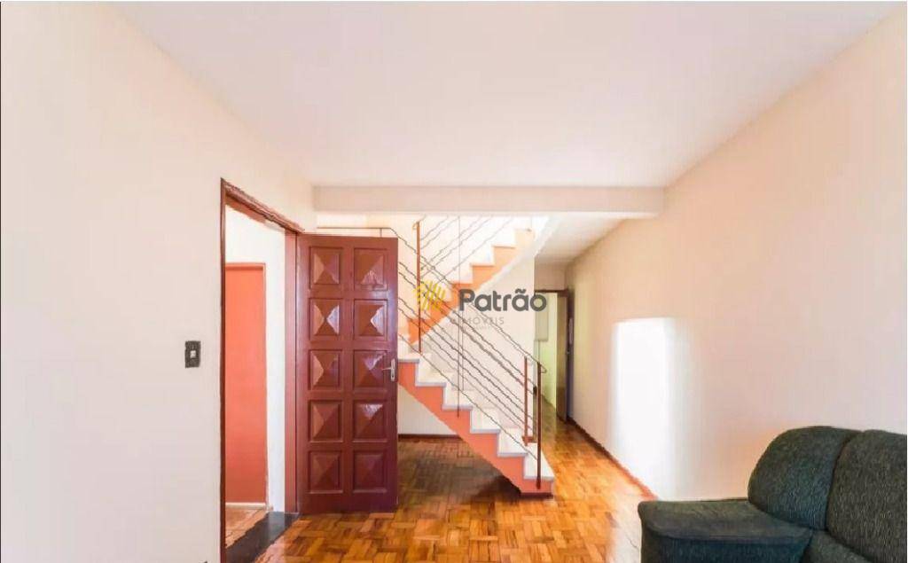 Casa à venda e aluguel com 5 quartos, 166m² - Foto 2