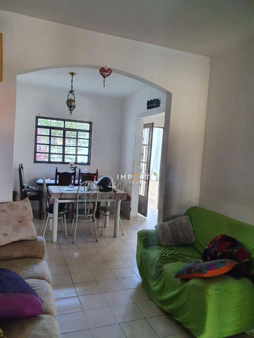 Casa à venda com 4 quartos, 273m² - Foto 2