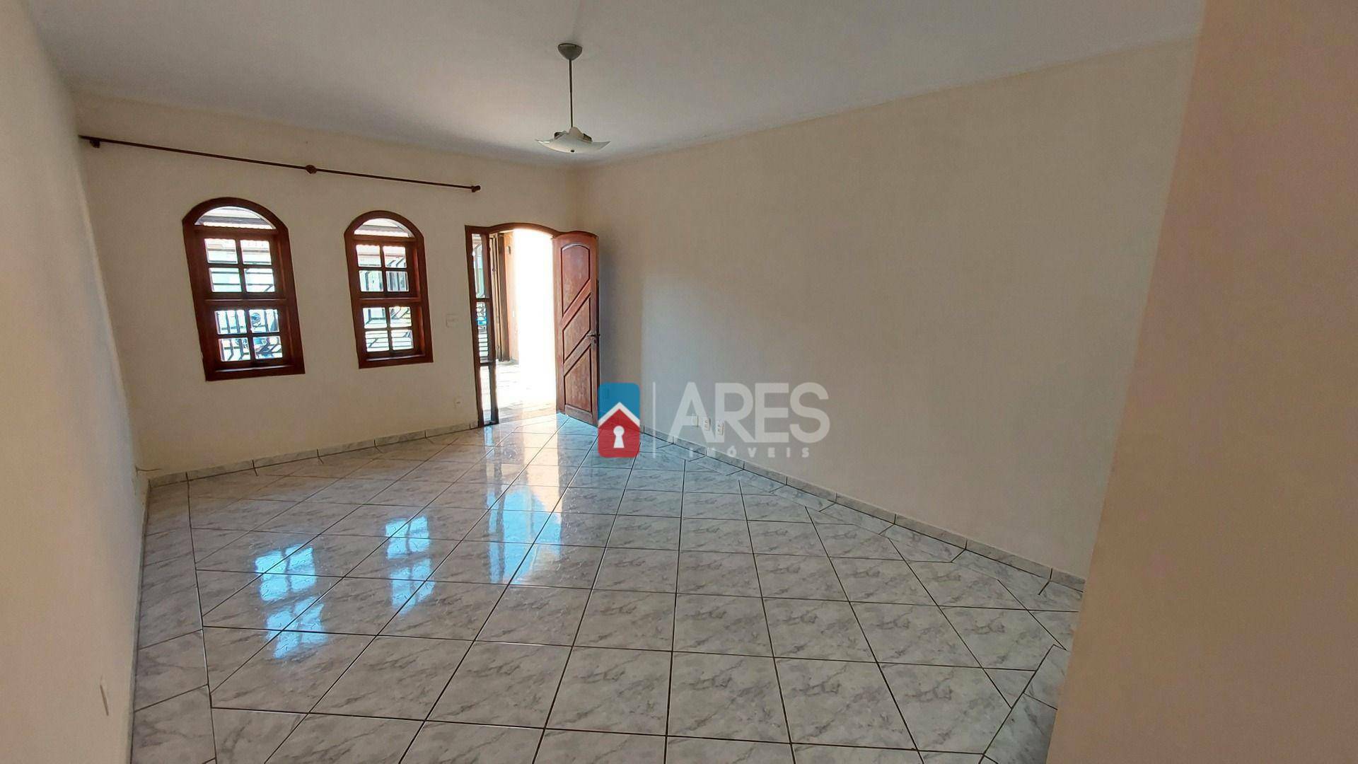 Casa para alugar com 3 quartos, 139m² - Foto 3