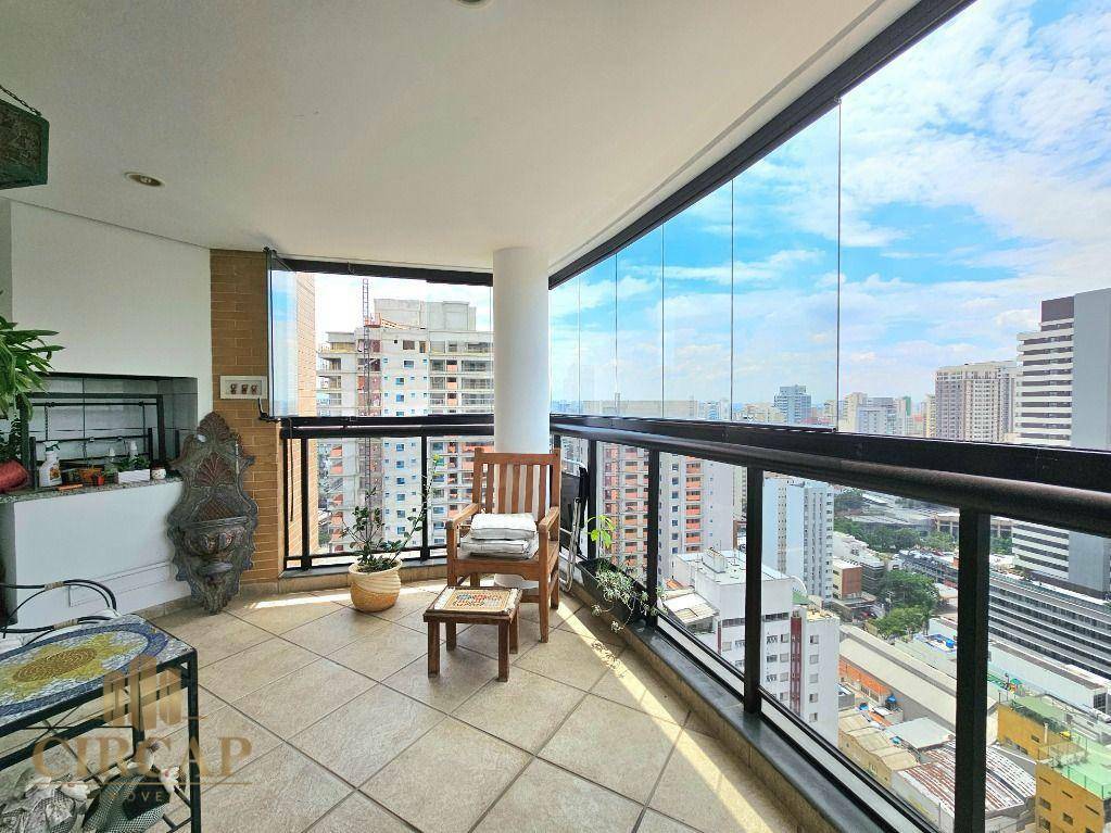 Apartamento para alugar com 3 quartos, 173m² - Foto 2