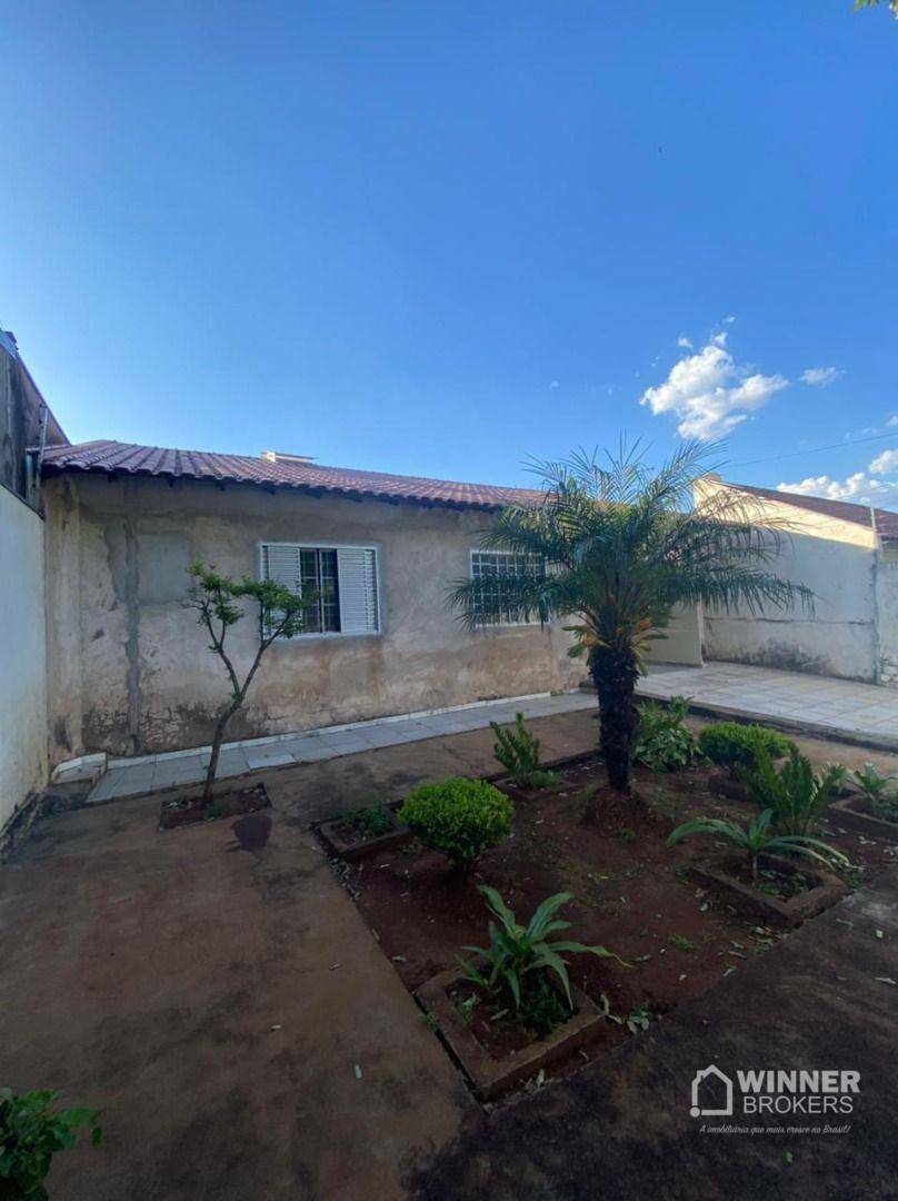 Casa à venda com 4 quartos, 200m² - Foto 2