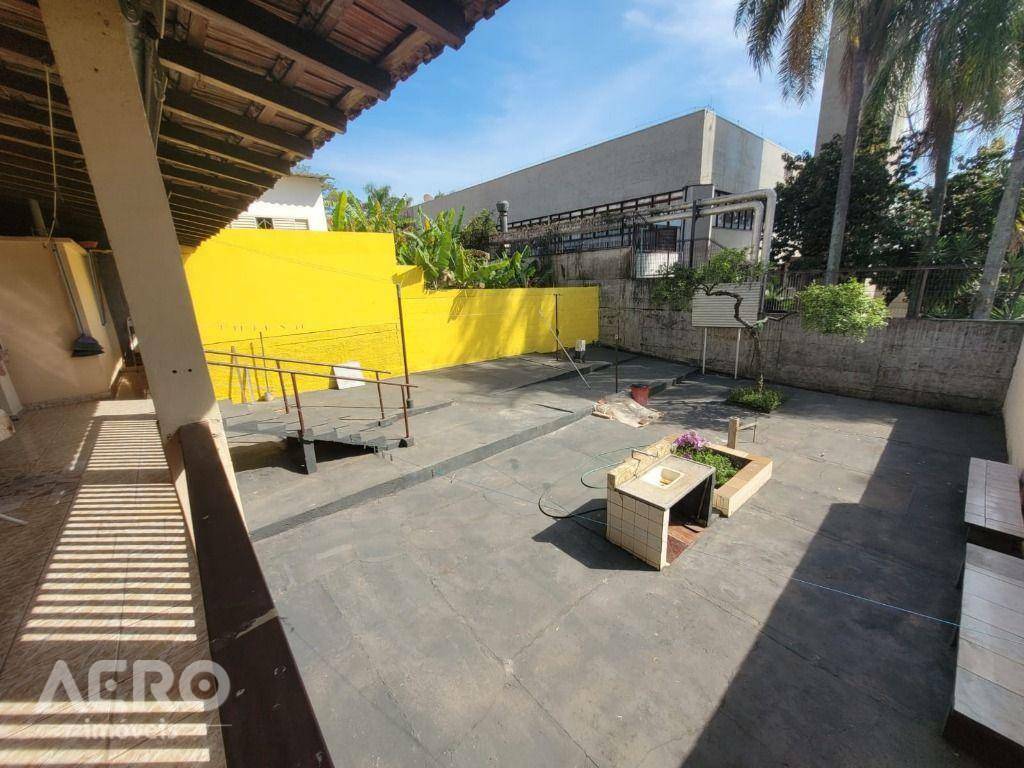 Casa à venda com 3 quartos, 184m² - Foto 2