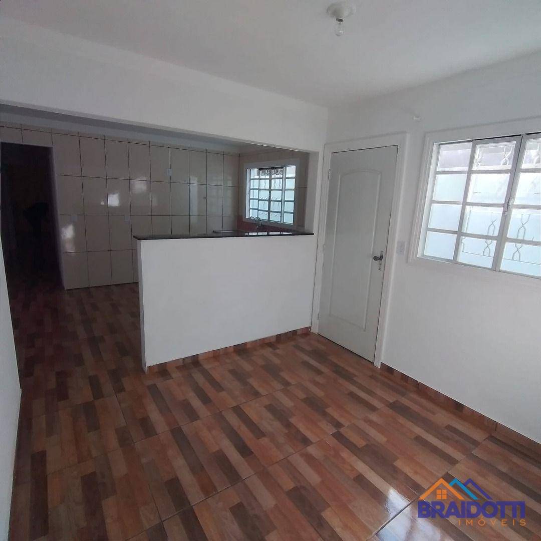 Casa à venda com 3 quartos, 90m² - Foto 4