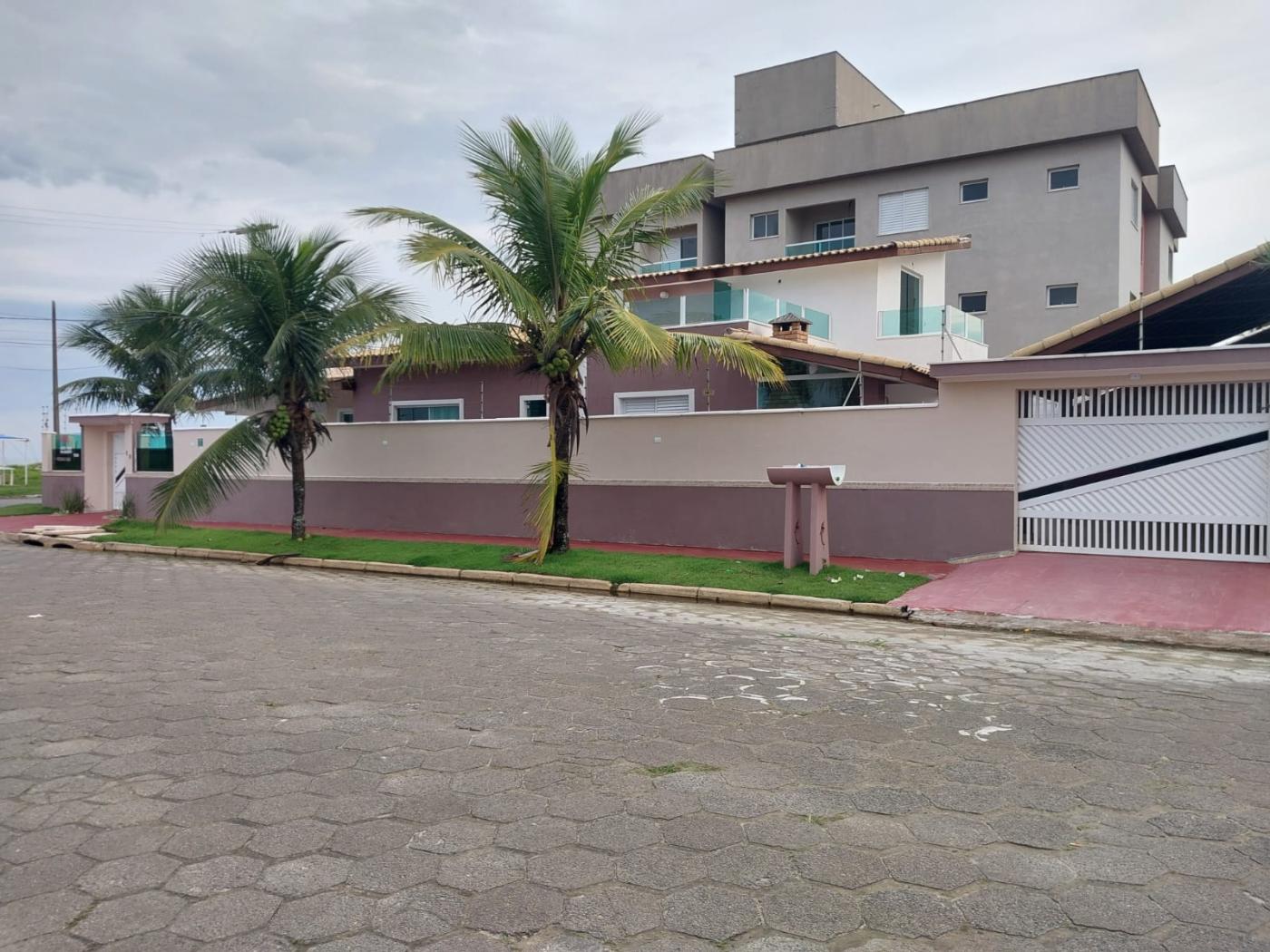 Casa à venda com 4 quartos, 360m² - Foto 2