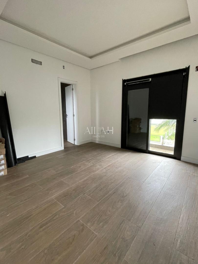 Casa à venda com 4 quartos, 251m² - Foto 3