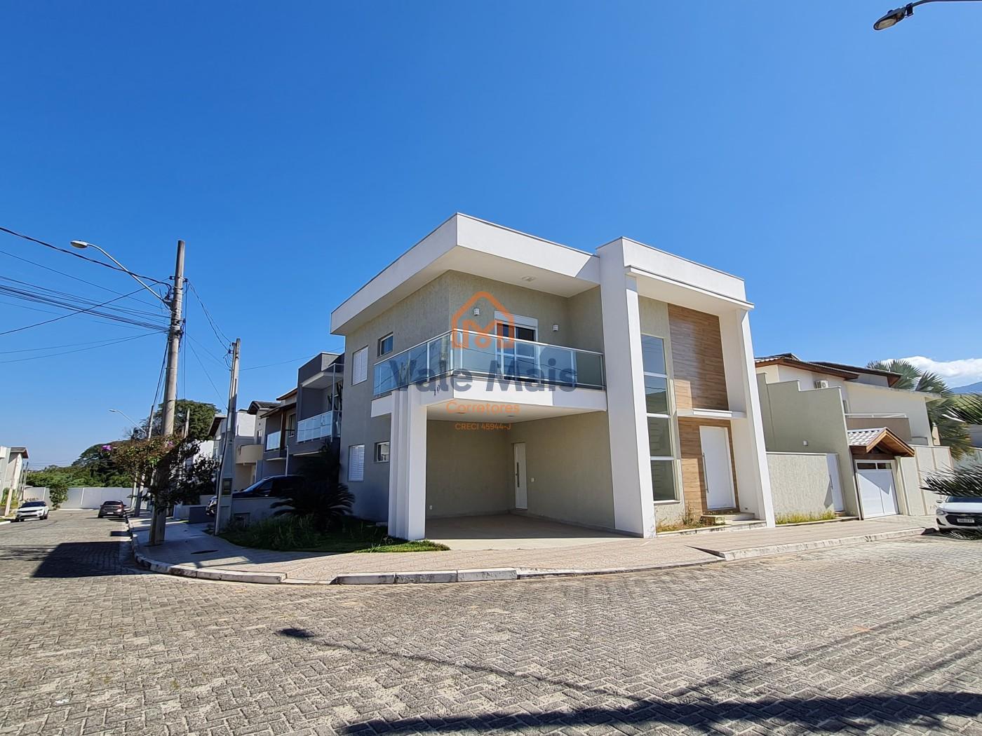 Casa à venda com 4 quartos, 200m² - Foto 1