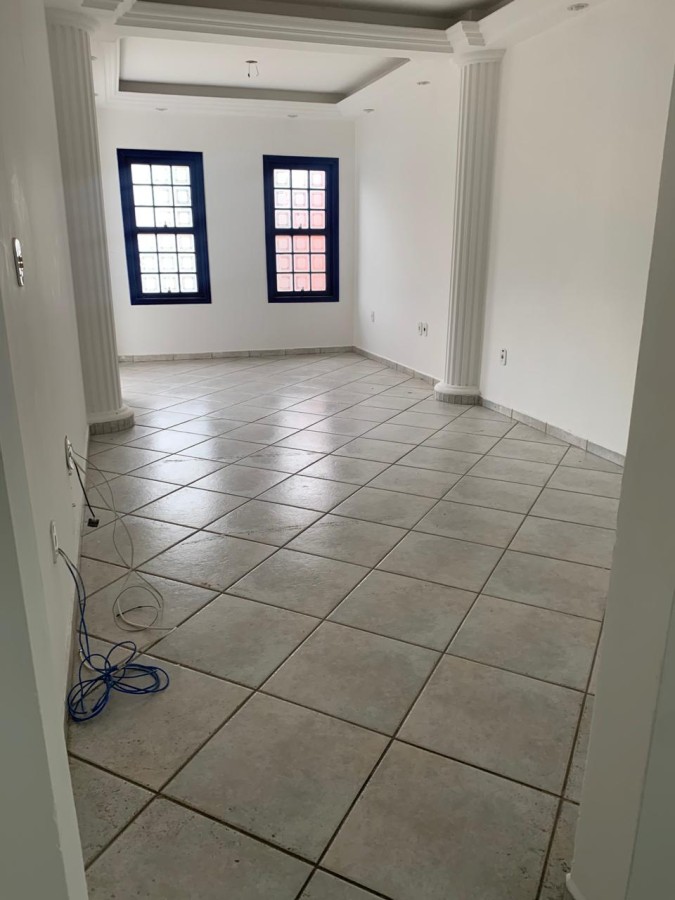 Casa à venda com 3 quartos, 260m² - Foto 3