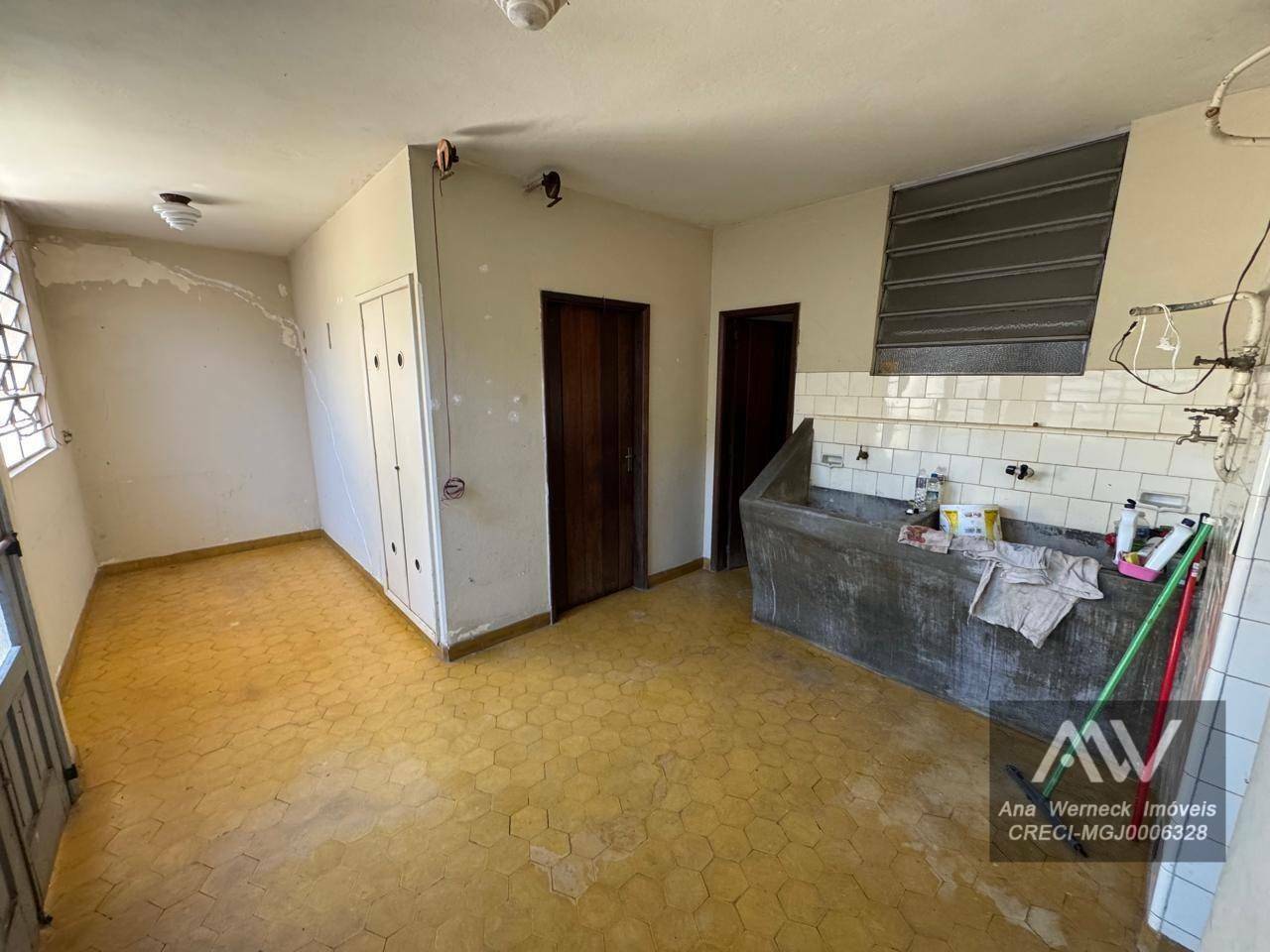 Chácara à venda com 8 quartos, 600m² - Foto 32