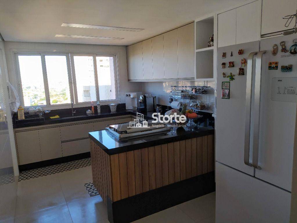 Apartamento à venda com 3 quartos, 184m² - Foto 6