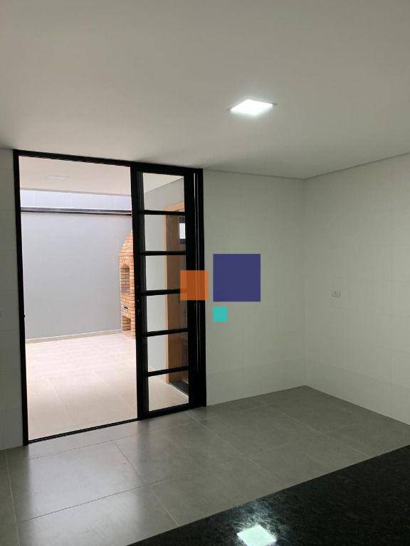 Sobrado à venda com 3 quartos, 180m² - Foto 2