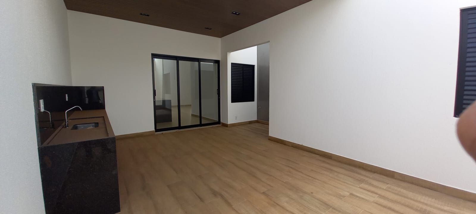 Casa à venda com 3 quartos, 219m² - Foto 1