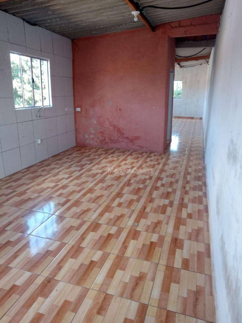 Casa à venda com 2 quartos, 60m² - Foto 2